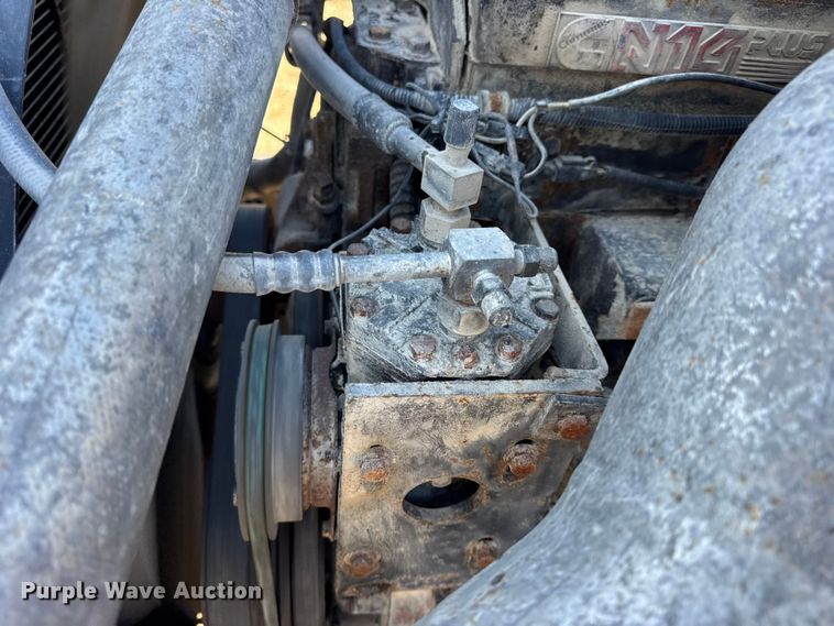 image for item DW6699 2002 International 9100i truck cab and chassis