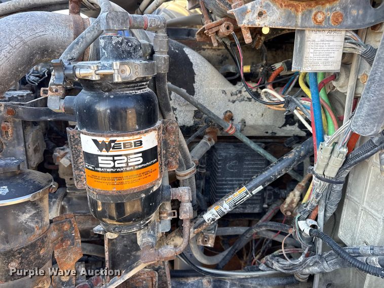 image for item DW6699 2002 International 9100i truck cab and chassis