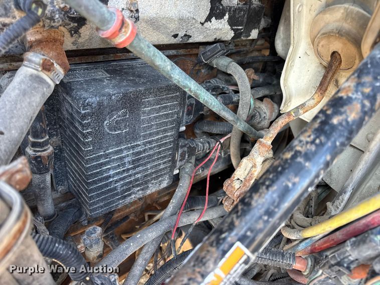 image for item DW6699 2002 International 9100i truck cab and chassis