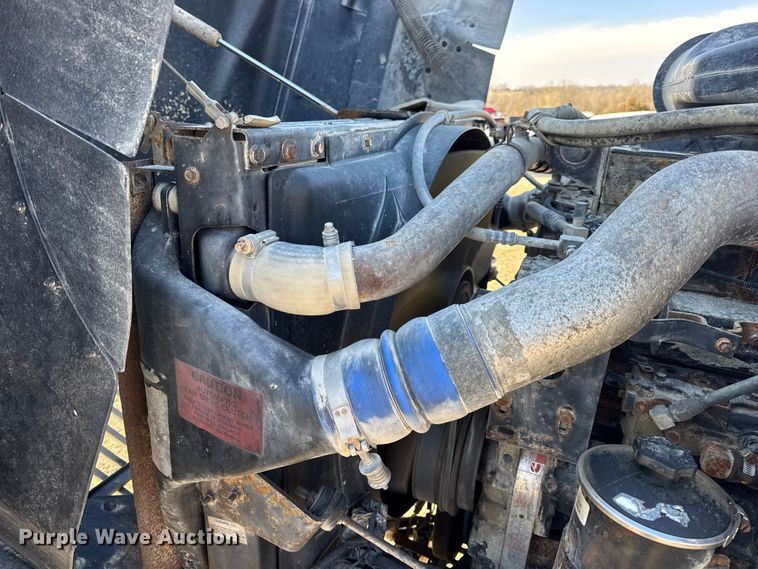 image for item DW6699 2002 International 9100i truck cab and chassis