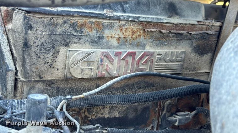 image for item DW6699 2002 International 9100i truck cab and chassis