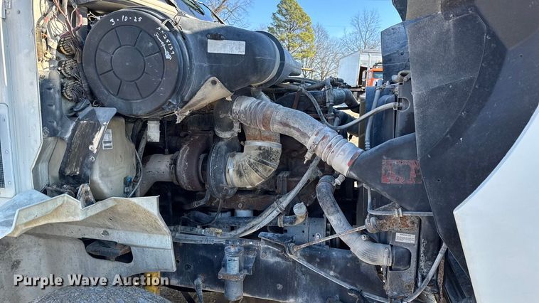 image for item DW6699 2002 International 9100i truck cab and chassis