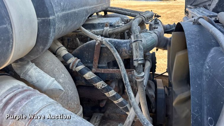 image for item DW6699 2002 International 9100i truck cab and chassis