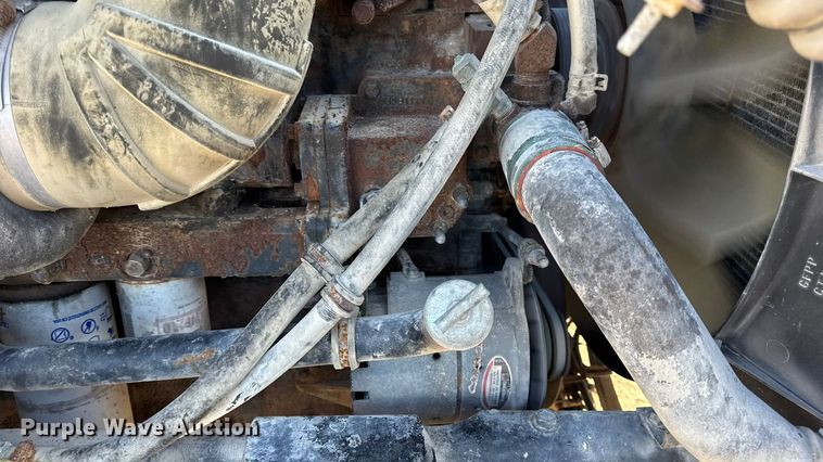 image for item DW6699 2002 International 9100i truck cab and chassis