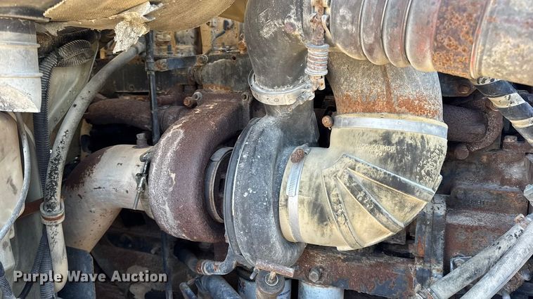 image for item DW6699 2002 International 9100i truck cab and chassis