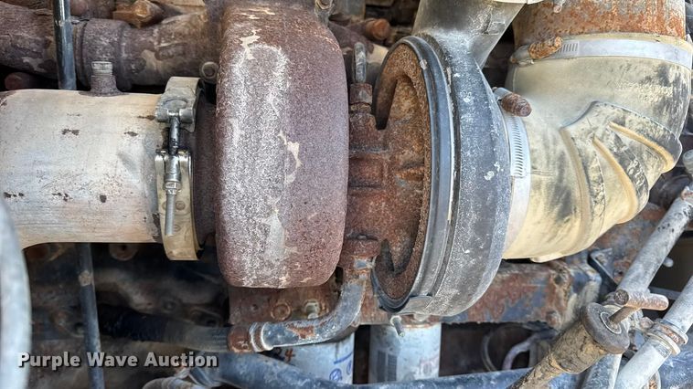 image for item DW6699 2002 International 9100i truck cab and chassis