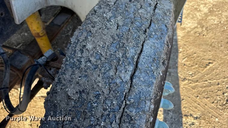 image for item DW6699 2002 International 9100i truck cab and chassis