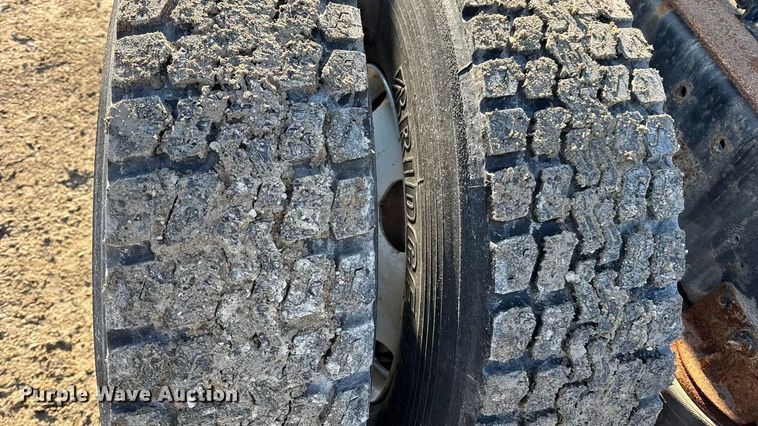 image for item DW6699 2002 International 9100i truck cab and chassis