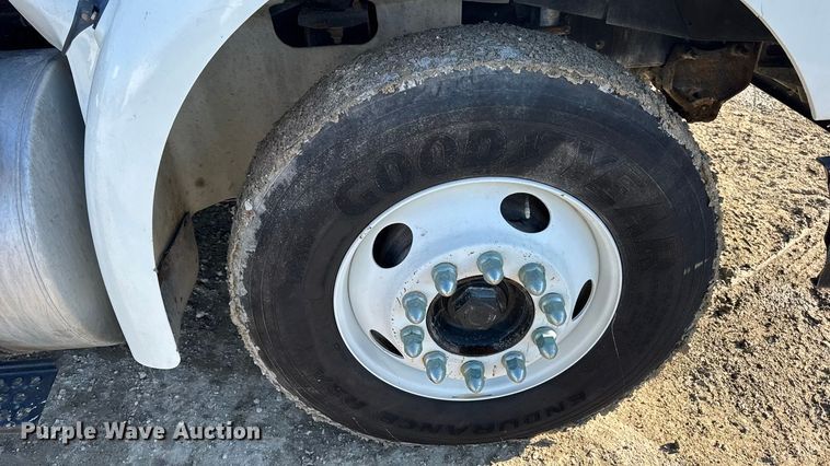 image for item DW6699 2002 International 9100i truck cab and chassis