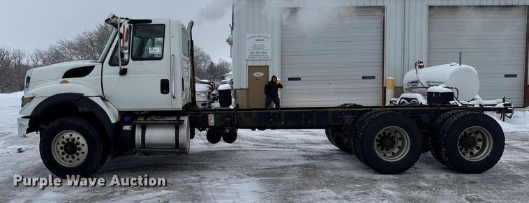 image for item EA2129 2016 International SF637 truck cab and chassis