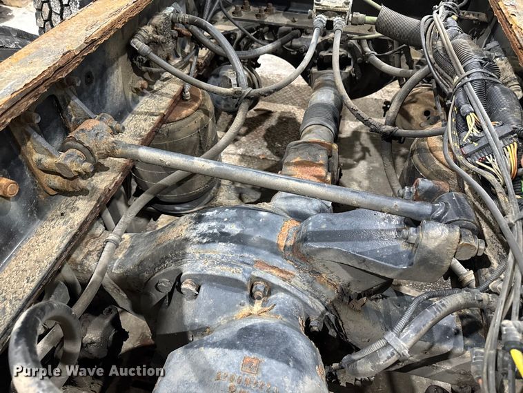 image for item EA2129 2016 International SF637 truck cab and chassis