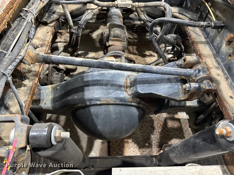 image for item EA2129 2016 International SF637 truck cab and chassis