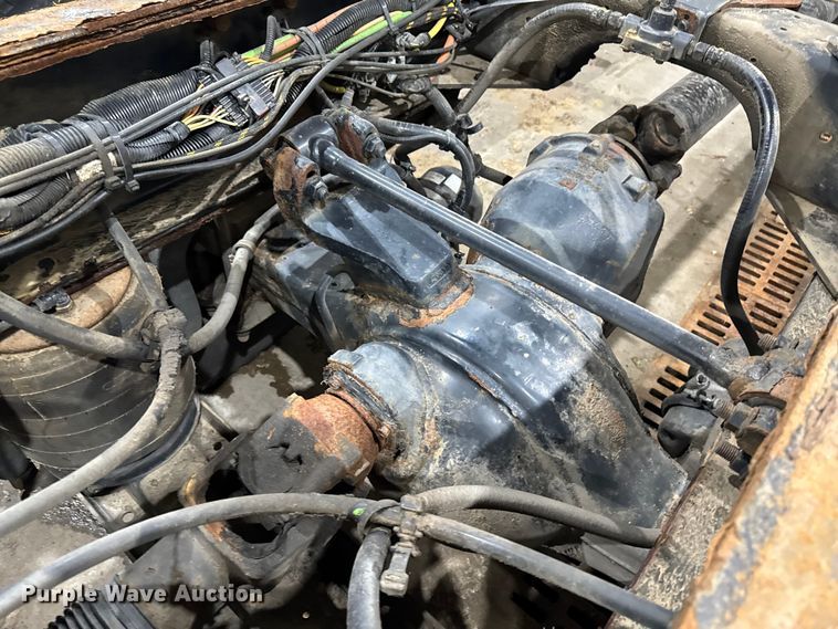 image for item EA2129 2016 International SF637 truck cab and chassis