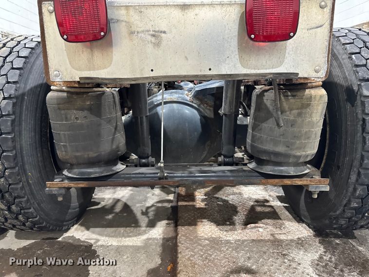 image for item EA2129 2016 International SF637 truck cab and chassis