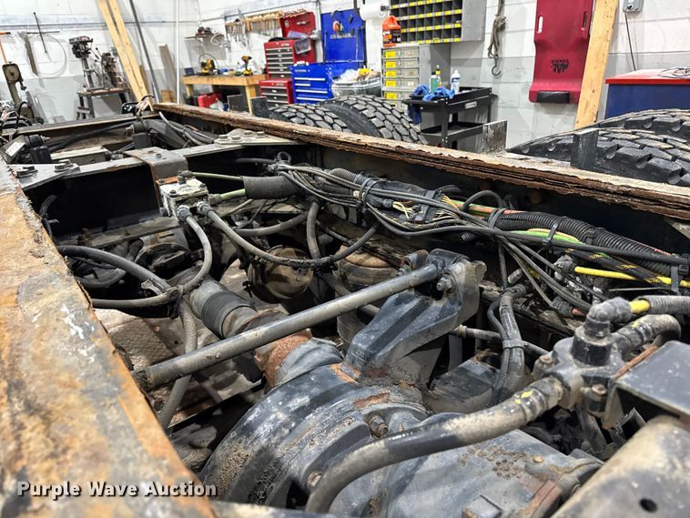 image for item EA2129 2016 International SF637 truck cab and chassis