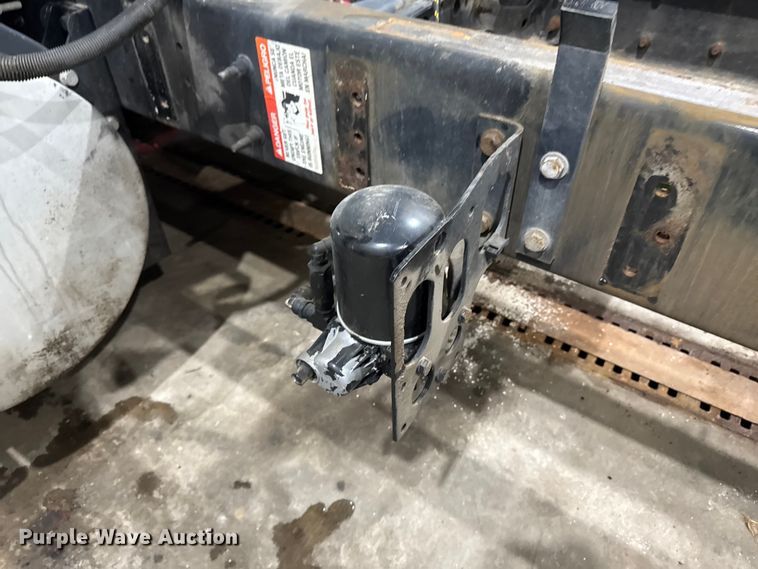 image for item EA2129 2016 International SF637 truck cab and chassis