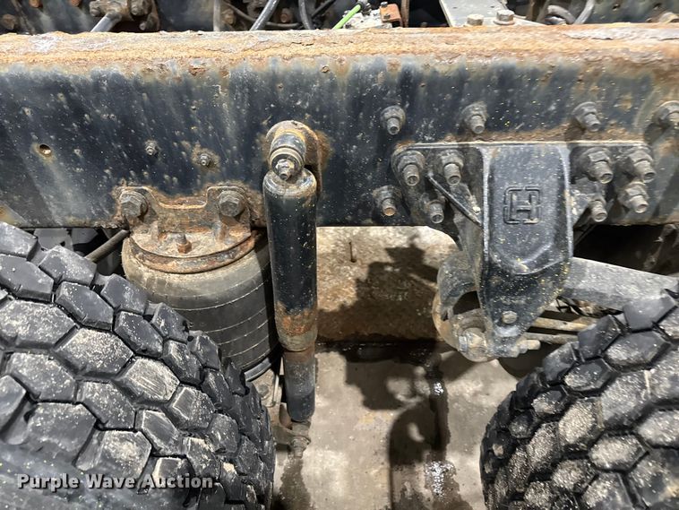 image for item EA2129 2016 International SF637 truck cab and chassis