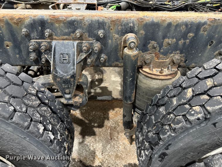 image for item EA2129 2016 International SF637 truck cab and chassis