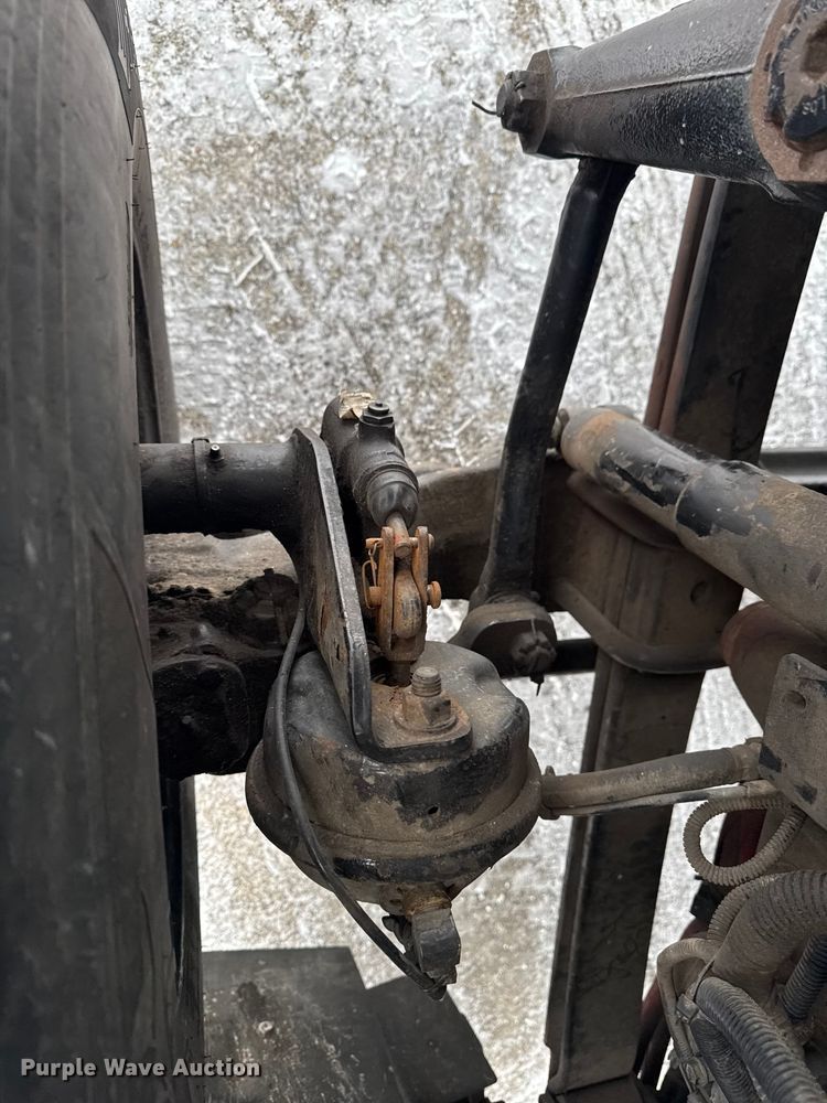 image for item EA2129 2016 International SF637 truck cab and chassis