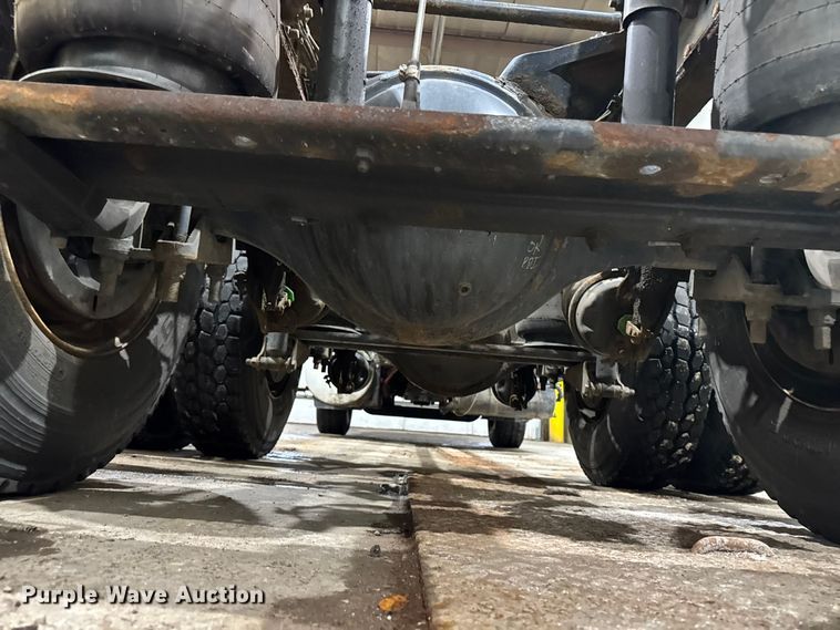 image for item EA2129 2016 International SF637 truck cab and chassis