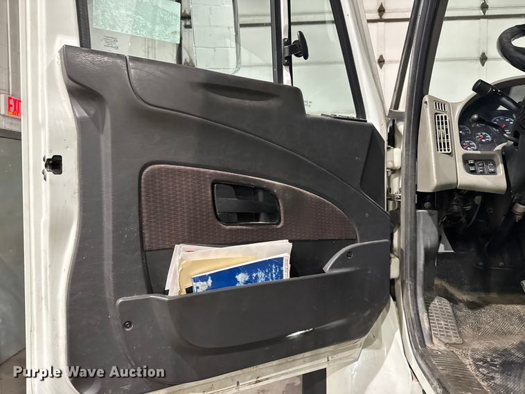 image for item EA2129 2016 International SF637 truck cab and chassis