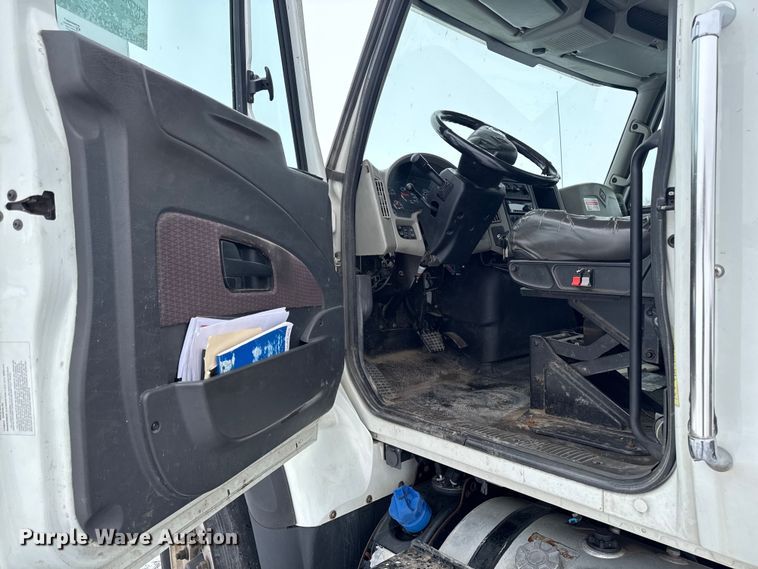 image for item EA2129 2016 International SF637 truck cab and chassis