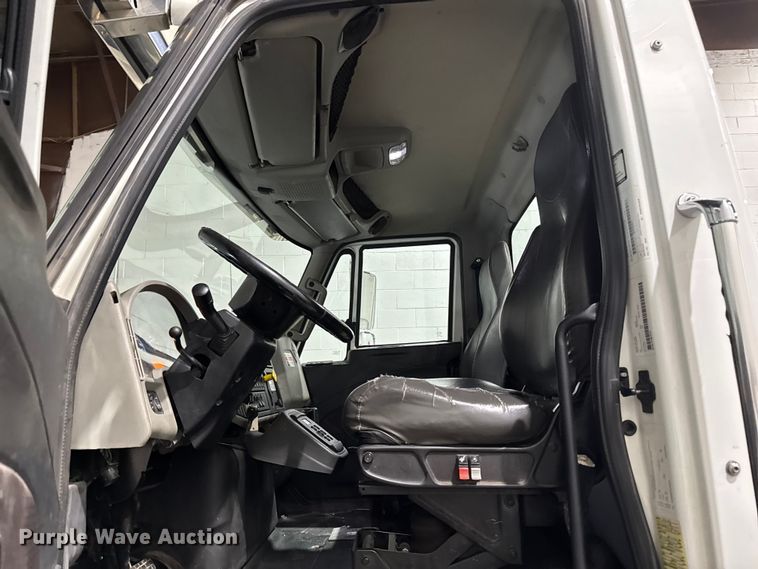 image for item EA2129 2016 International SF637 truck cab and chassis