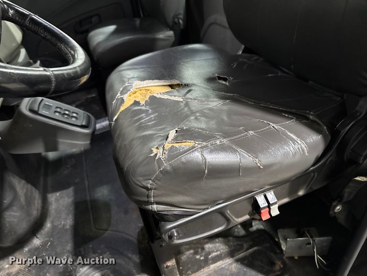 image for item EA2129 2016 International SF637 truck cab and chassis