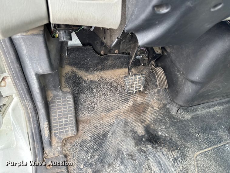 image for item EA2129 2016 International SF637 truck cab and chassis