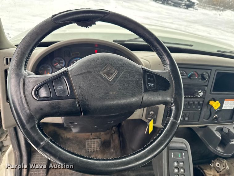 image for item EA2129 2016 International SF637 truck cab and chassis