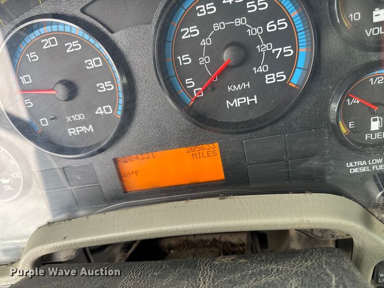 image for item EA2129 2016 International SF637 truck cab and chassis