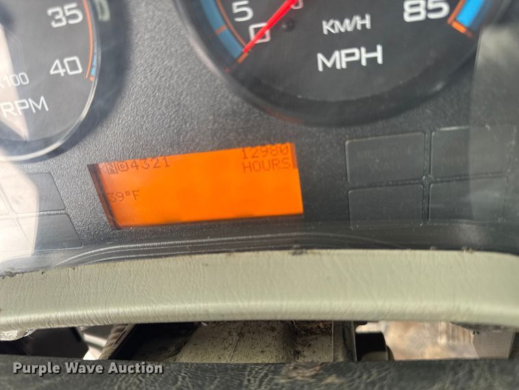 image for item EA2129 2016 International SF637 truck cab and chassis