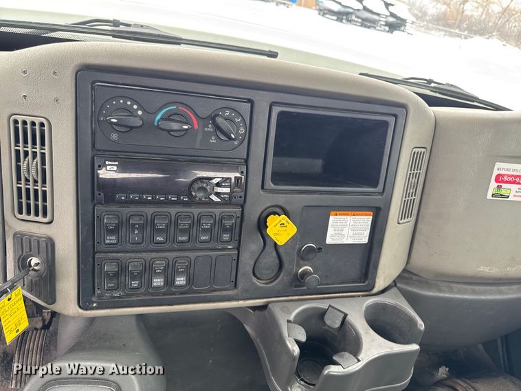 image for item EA2129 2016 International SF637 truck cab and chassis