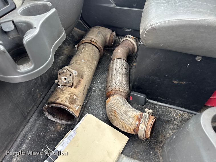 image for item EA2129 2016 International SF637 truck cab and chassis