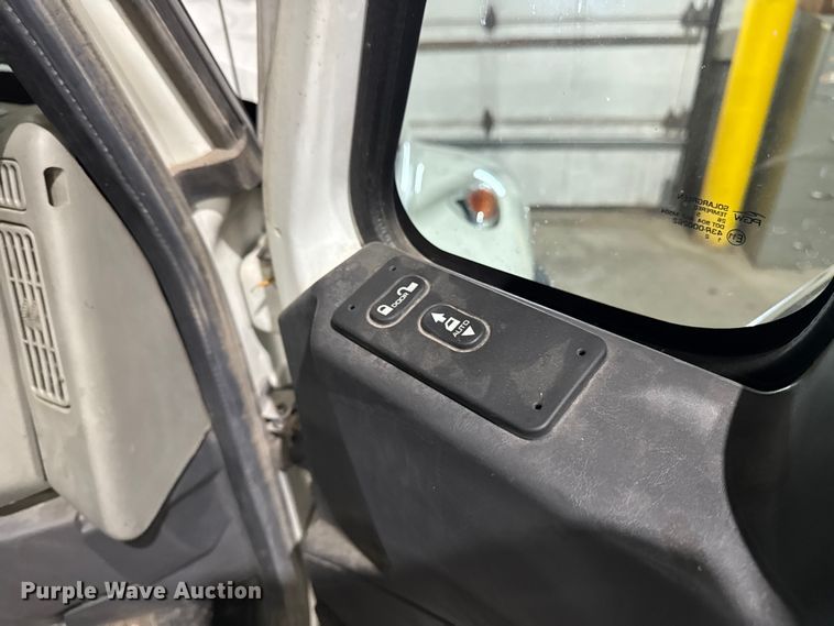 image for item EA2129 2016 International SF637 truck cab and chassis