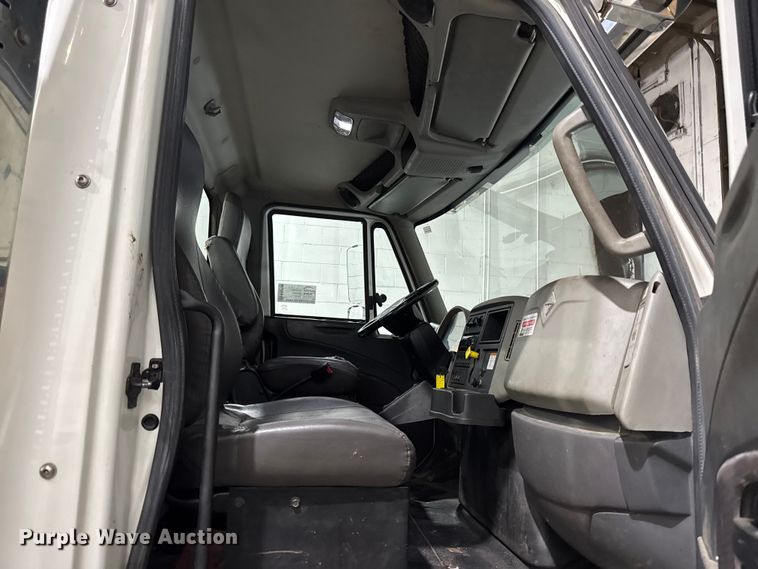 image for item EA2129 2016 International SF637 truck cab and chassis