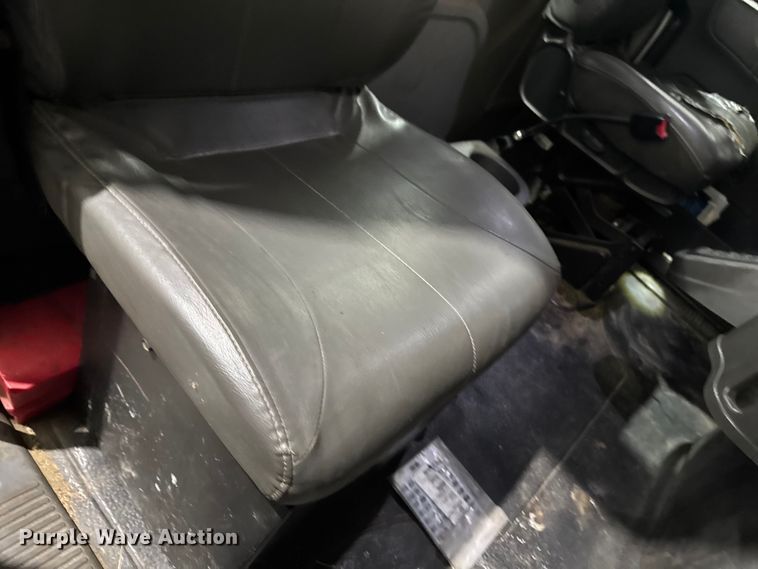 image for item EA2129 2016 International SF637 truck cab and chassis