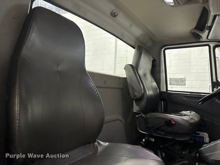 image for item EA2129 2016 International SF637 truck cab and chassis