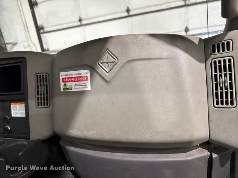 image for item EA2129 2016 International SF637 truck cab and chassis