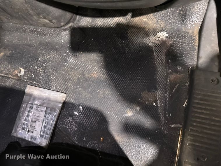 image for item EA2129 2016 International SF637 truck cab and chassis