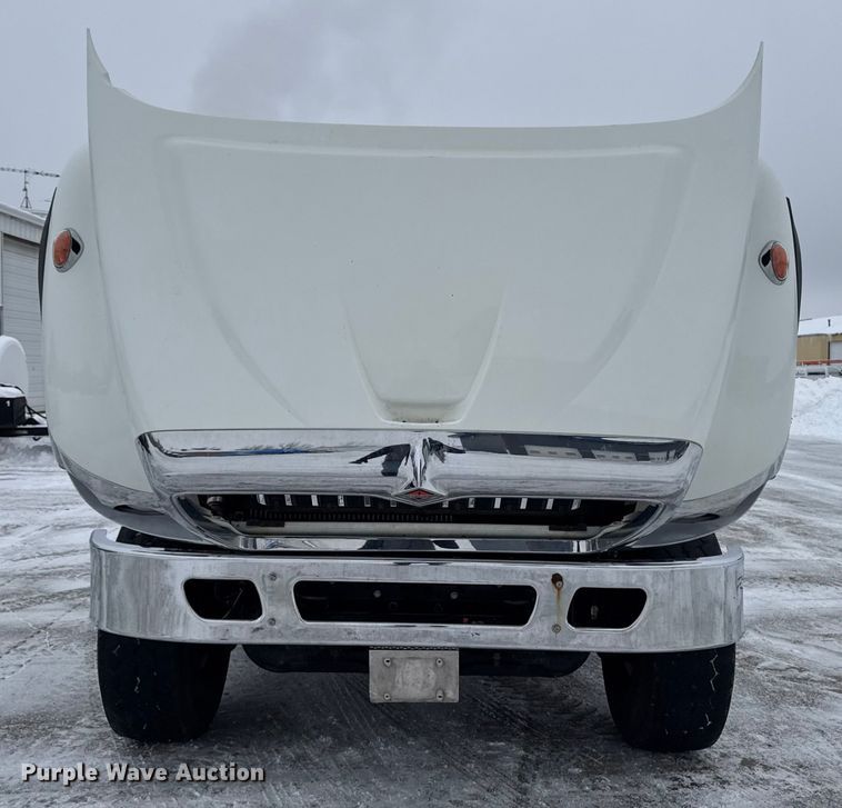 image for item EA2129 2016 International SF637 truck cab and chassis