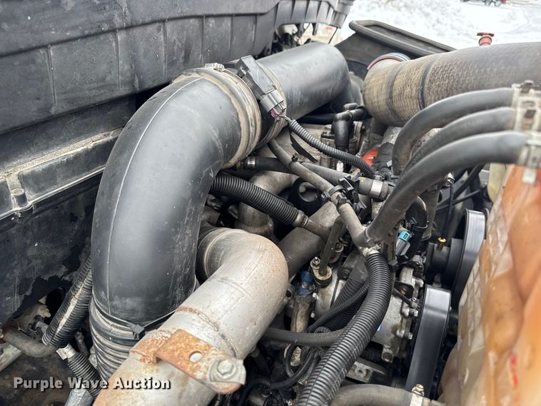 image for item EA2129 2016 International SF637 truck cab and chassis