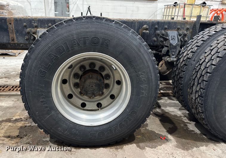 image for item EA2129 2016 International SF637 truck cab and chassis