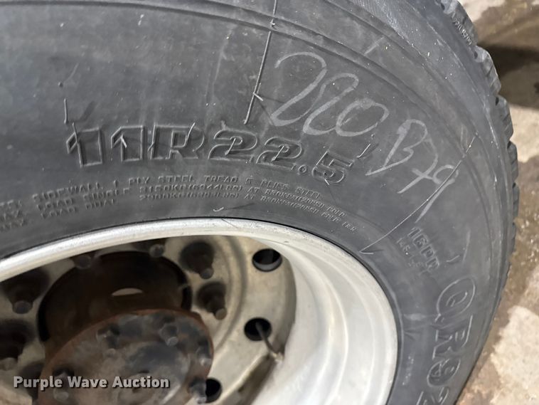 image for item EA2129 2016 International SF637 truck cab and chassis