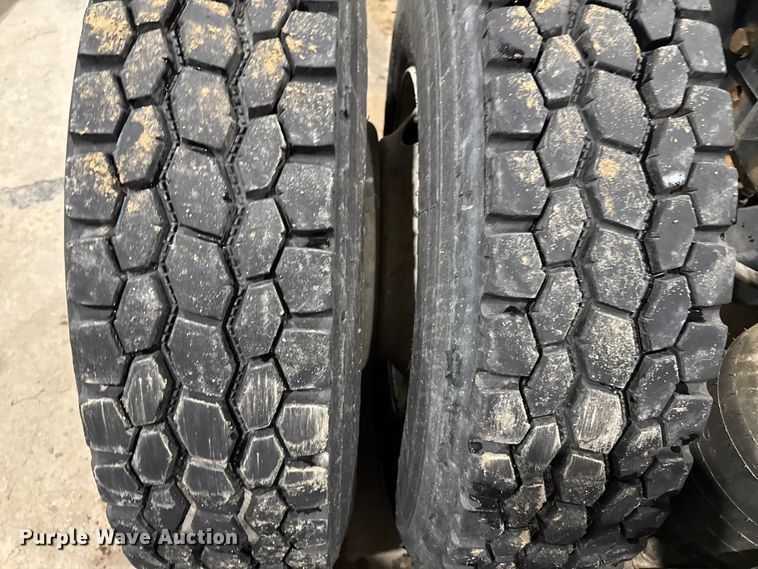 image for item EA2129 2016 International SF637 truck cab and chassis