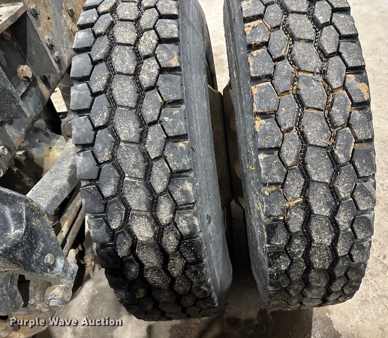 image for item EA2129 2016 International SF637 truck cab and chassis