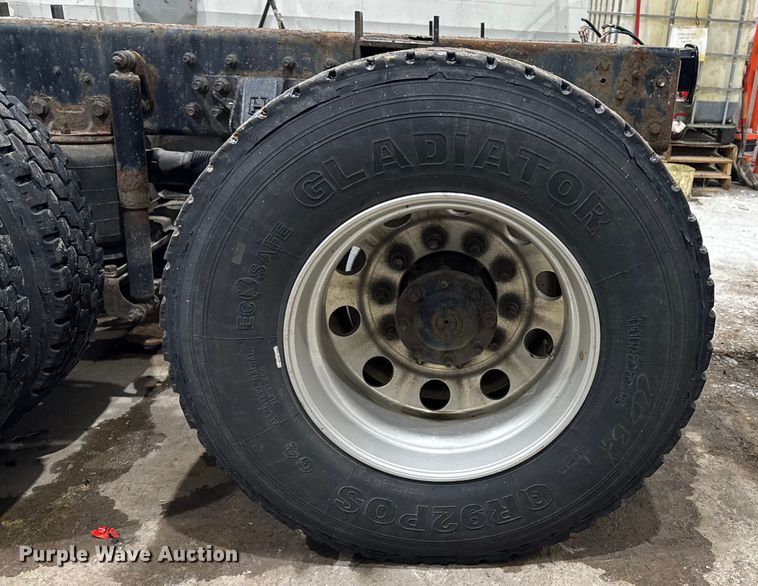 image for item EA2129 2016 International SF637 truck cab and chassis