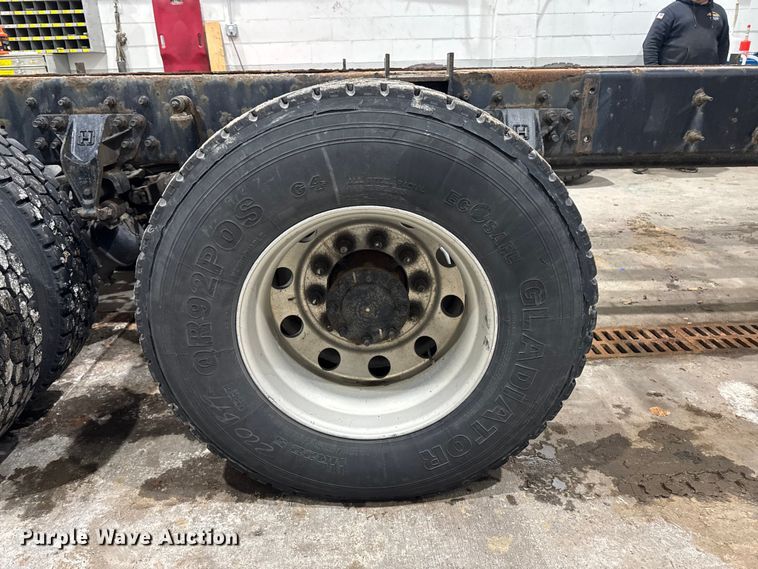 image for item EA2129 2016 International SF637 truck cab and chassis