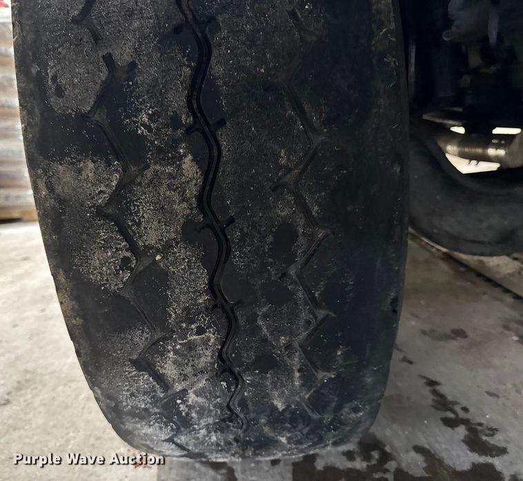 image for item EA2129 2016 International SF637 truck cab and chassis