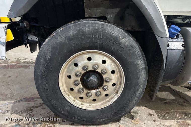 image for item EA2129 2016 International SF637 truck cab and chassis